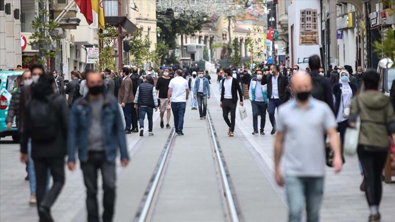 Uzman isim, hayatın normale dönüşü için 2021 yılı yazını işaret etti