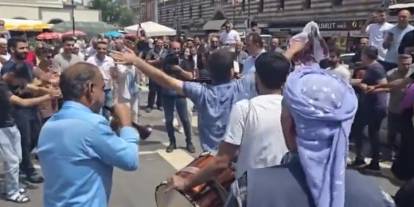 PKK'nın fesih kararı sonrası dikkat çeken görüntüler: Diyarbakır'da halk sokağa dökülüp halay çekti!