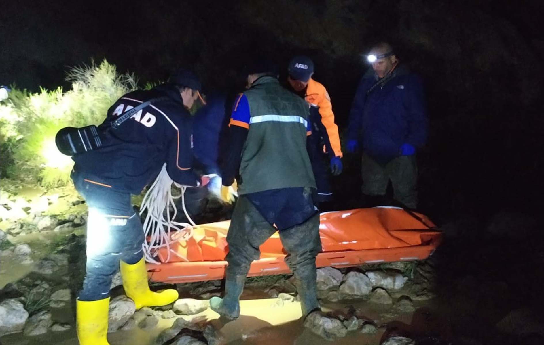 Bakan Koca acı haberi duyurdu! Karaman'da sel felaketi can aldı: Şehribani Canıver hayatını kaybetti 