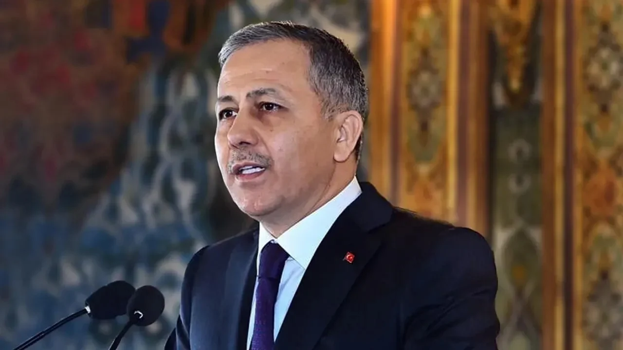 Bakan Yerlikaya'dan orman yangınlarına ilişkin açıklama: 3 ilde 50 binden fazla vatandaş tahliye edildi!